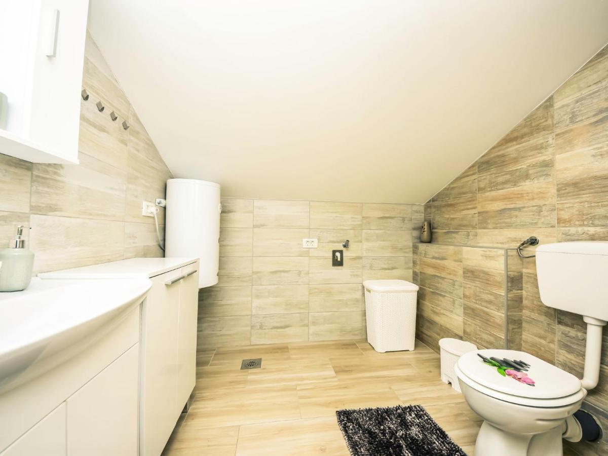 Apartment Matanovi Dvori-2 By Interhome วีร์ ภายนอก รูปภาพ