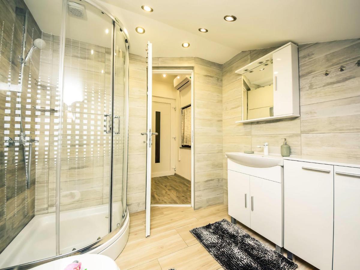 Apartment Matanovi Dvori-2 By Interhome วีร์ ภายนอก รูปภาพ