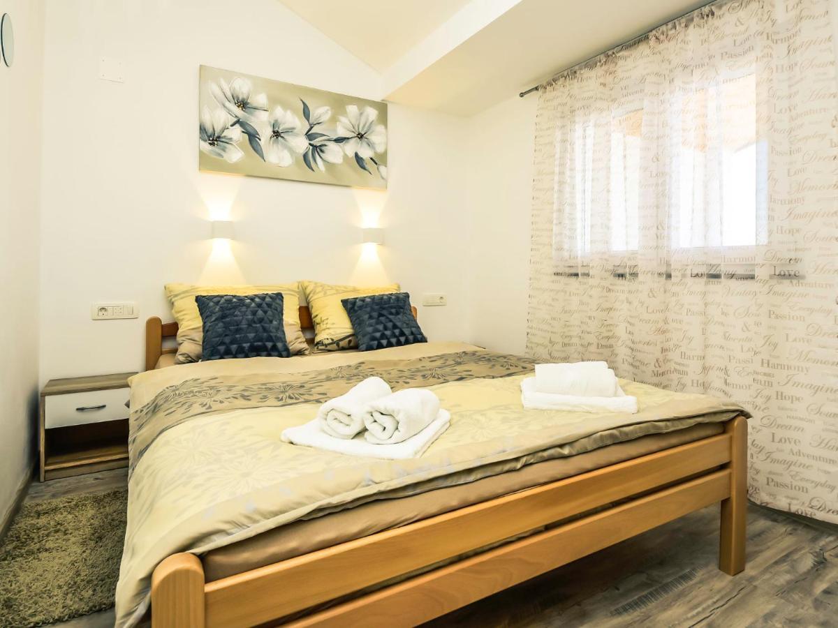 Apartment Matanovi Dvori-2 By Interhome วีร์ ภายนอก รูปภาพ