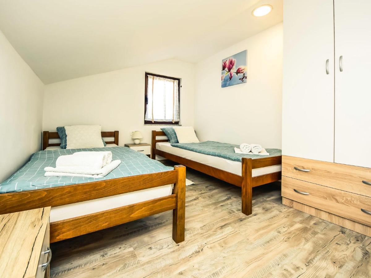 Apartment Matanovi Dvori-2 By Interhome วีร์ ภายนอก รูปภาพ